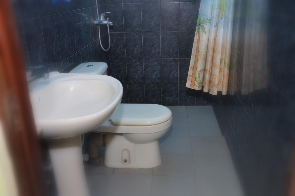 Blumarine Guest House Negombo Chambre photo