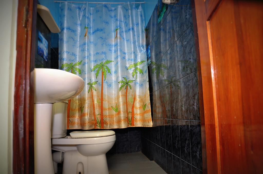 Blumarine Guest House Negombo Chambre photo