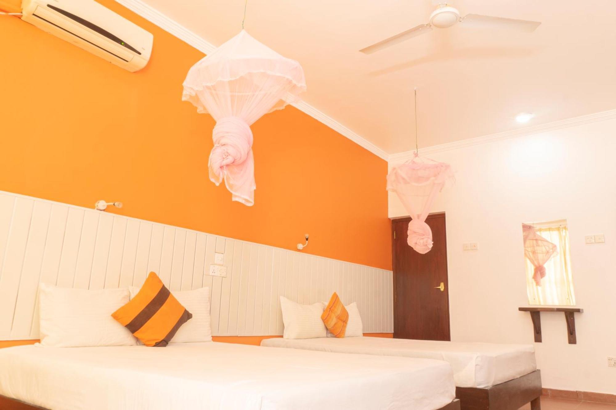Blumarine Guest House Negombo Chambre photo