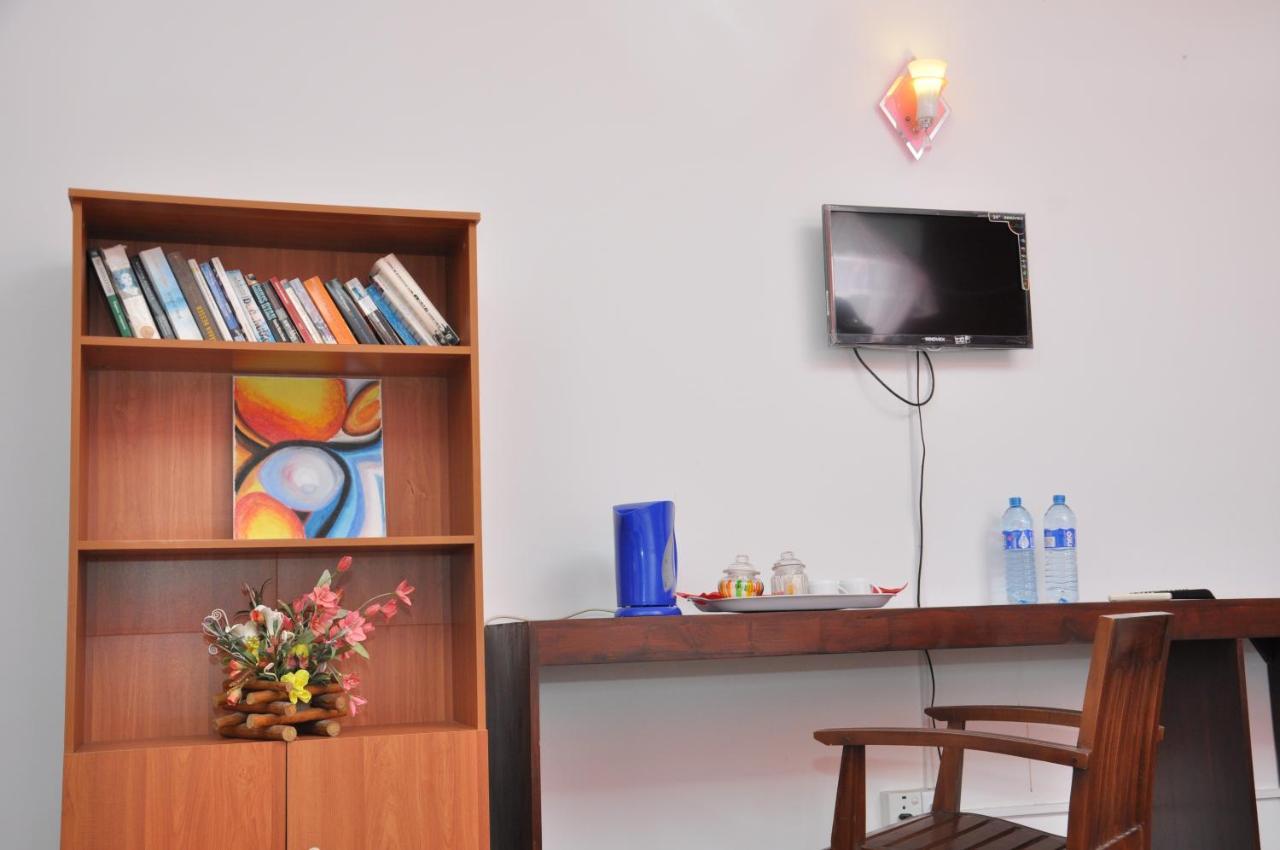 Blumarine Guest House Negombo Extérieur photo